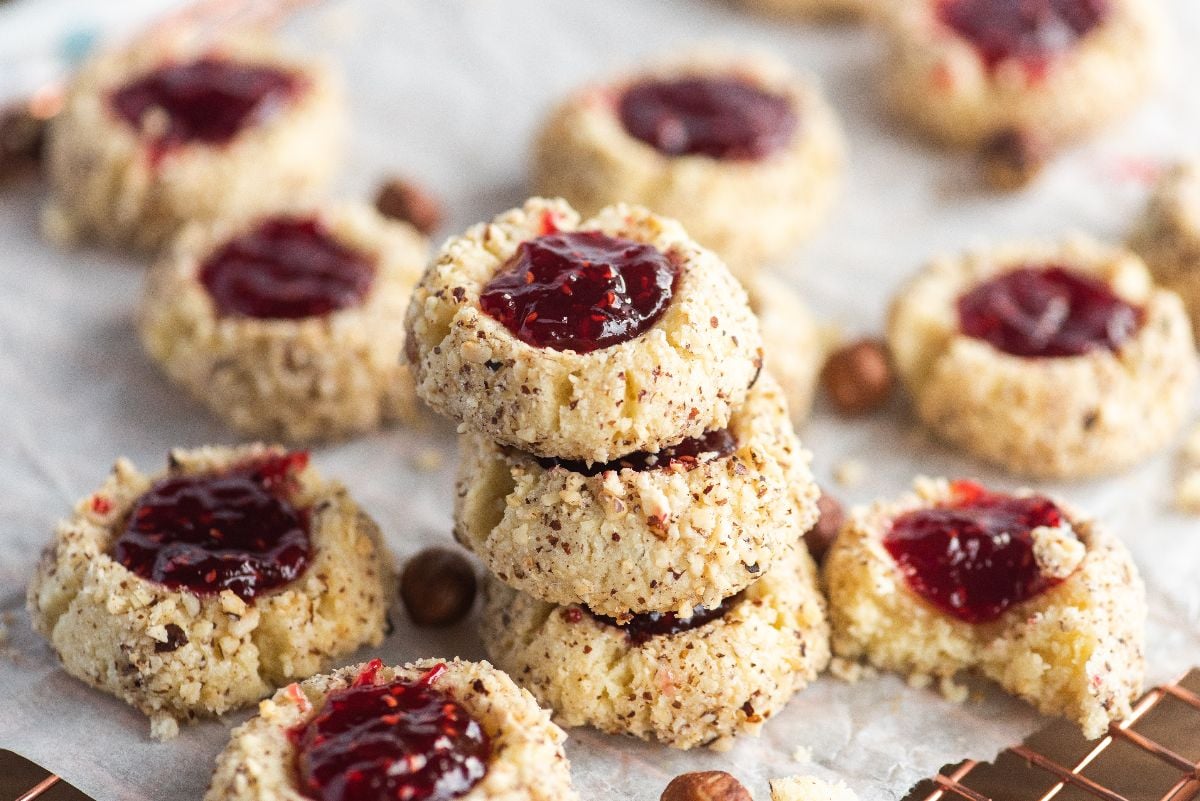 Raspberry Hazelnut Thumbprint Cookies - xoxoBella