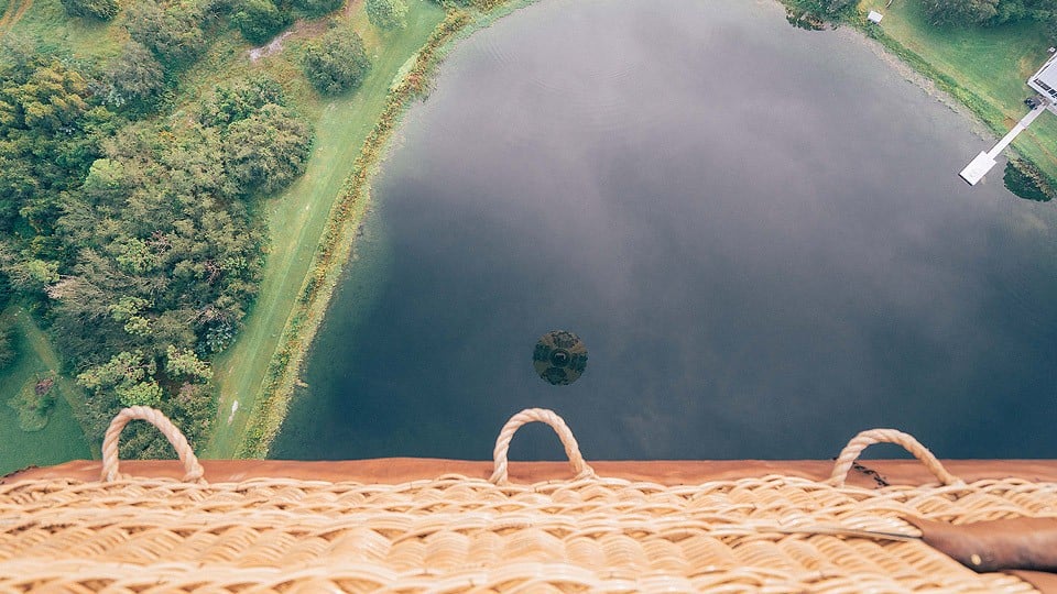 Blogger Bella Bucchiotti of xoxoBella.com shares about her experience hot air ballooning in Orlando, Florida.