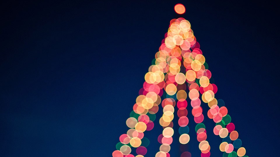 Blogger Bella Bucchiotti of xoxoBella.com shares the reasons why having your Birthday on Christmas is neither holly nor jolly.