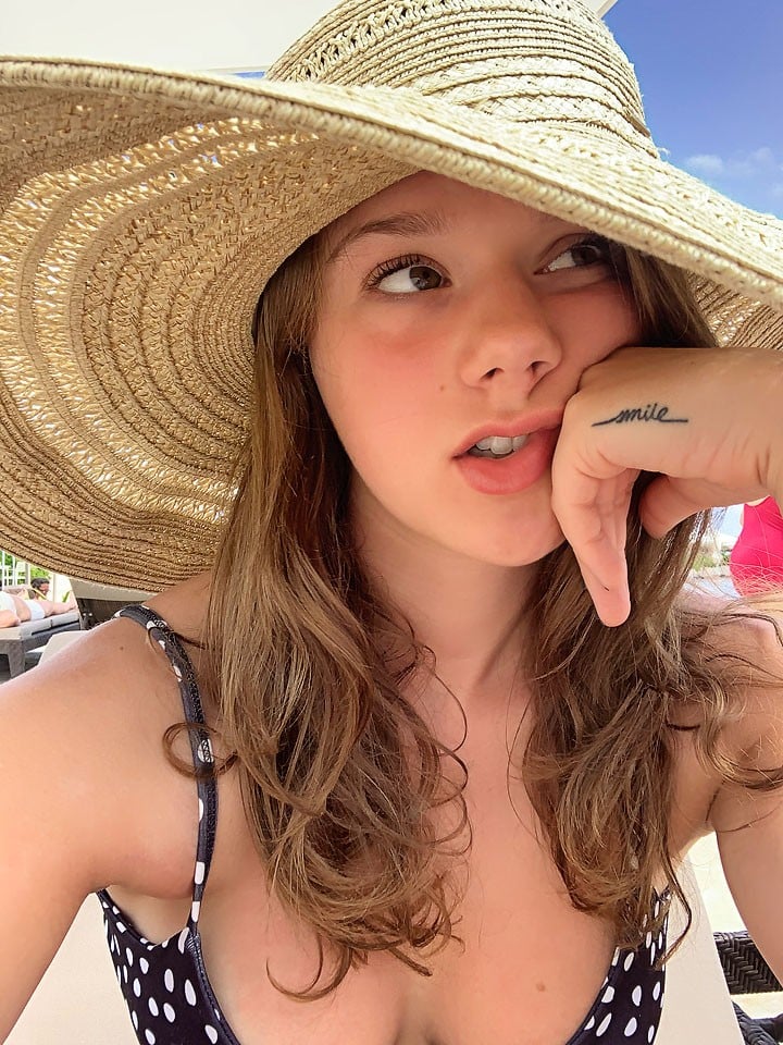 Lifestyle blogger Bella Bucchiotti of xoxoBella.com shares Instagram captions for selfies and puns for selfies to use for captions. 
