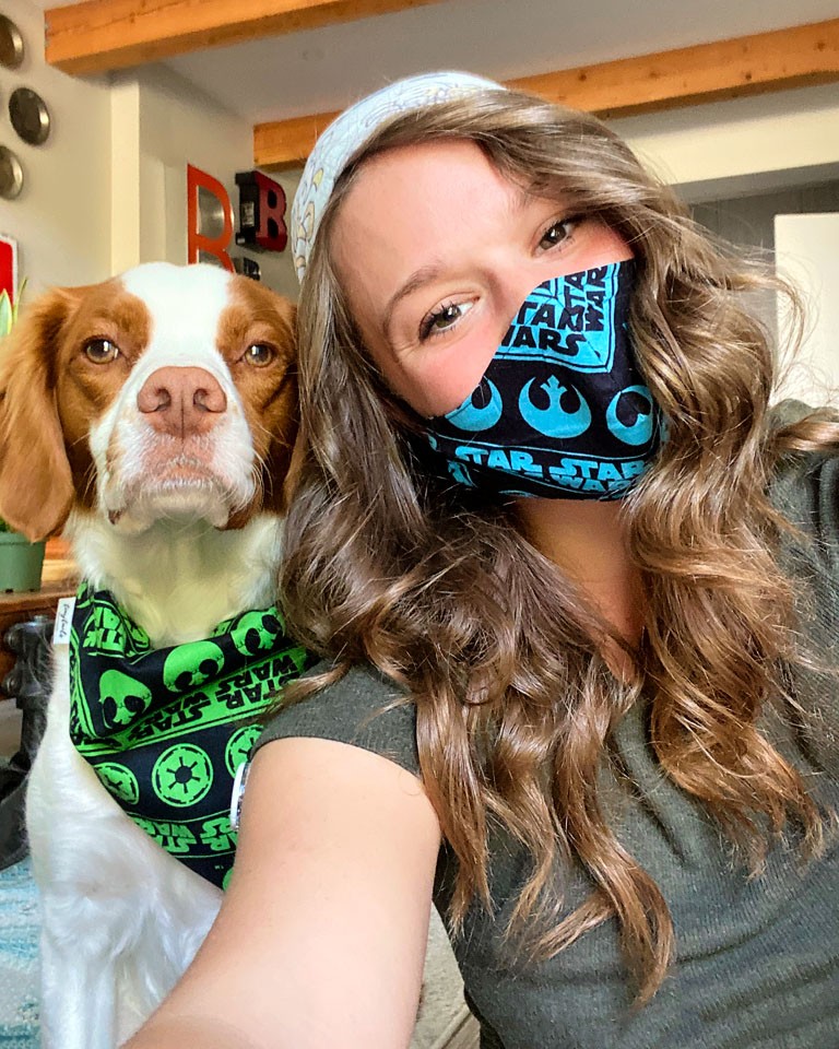 Lifestyle blogger Bella Bucchiotti of xoxoBella.com shares Instagram captions for selfies and puns for selfies to use for captions. 