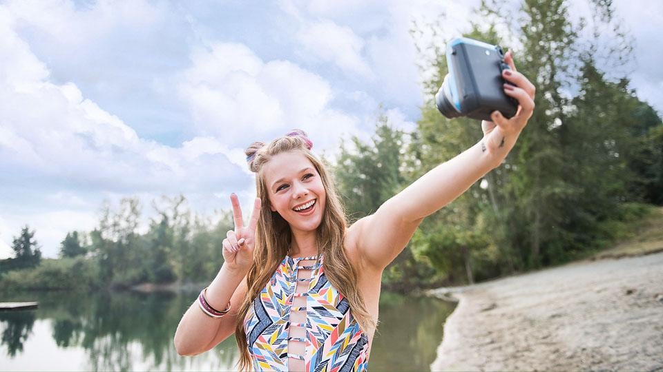 Blogger Bella Bucchiotti of xoxoBella.com shares 70 Instagram captions for summer photos and summer puns for captions.