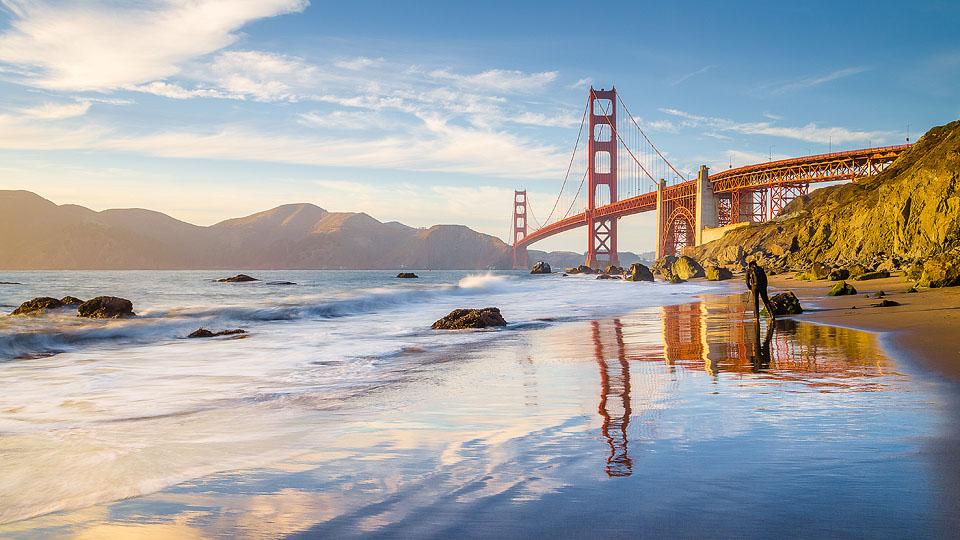 Travel blogger, Bella Bucchiotti of xoxoBella, shares the best virtual tours in San Francisco. It is a great way to see San Francisco attractions online. Get started planning an online trip to San Francisco!