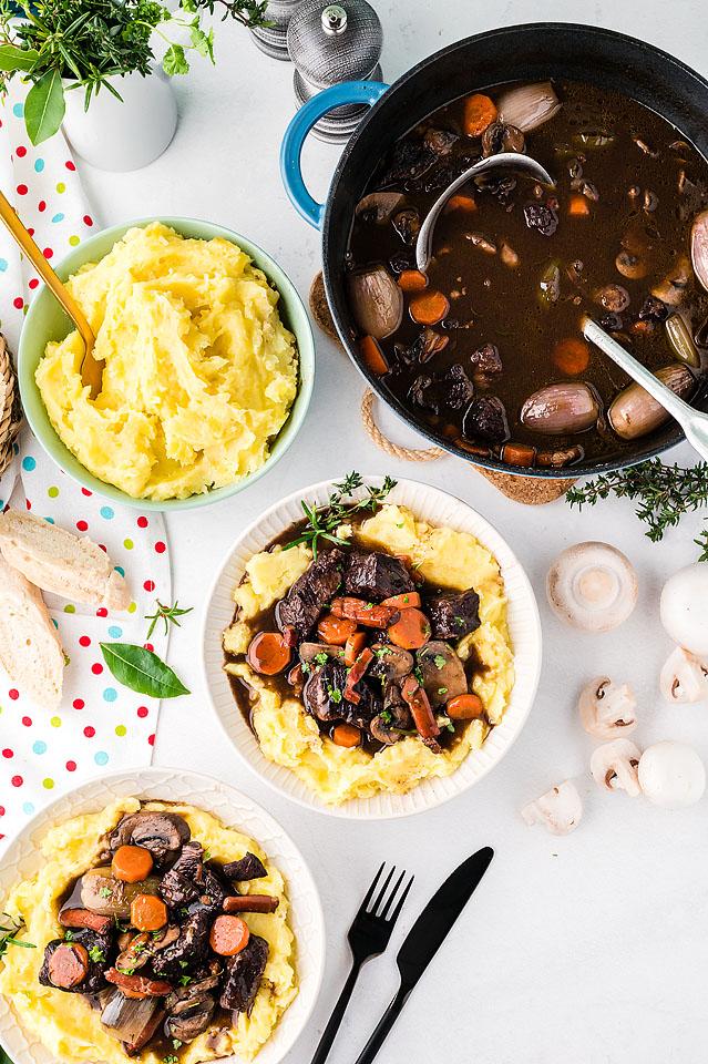 Food blogger, Bella Bucchiotti of xoxoBella, shares a recipe for boeuf bourguignon. This beef burgundy is a great recipe with beef and wine.