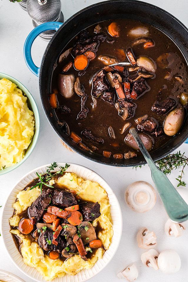 Food blogger, Bella Bucchiotti of xoxoBella, shares a recipe for boeuf bourguignon. This beef burgundy is a great recipe with beef and wine.