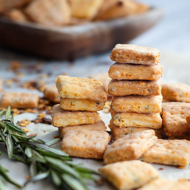 Homemade Rosemary Cheddar Cheese Crackers xoxoBella