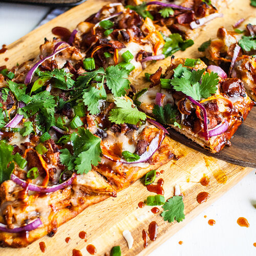 20 Minute Savoury Bacon, Onion and BBQ Chicken Flatbread Pizzas xoxoBella