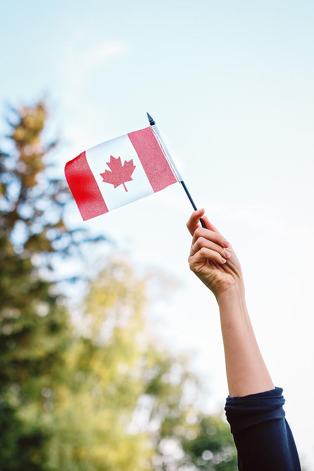 Lifestyle blogger, Bella Bucchiotti of xoxoBella, shares a list of the best Canada Instagram captions and puns. You will love these captions ideas for all your Canadian photos.