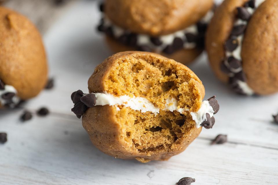 Pumpkin Whoopie Pies with Cream Cheese & Chocolate Chips - xoxoBella