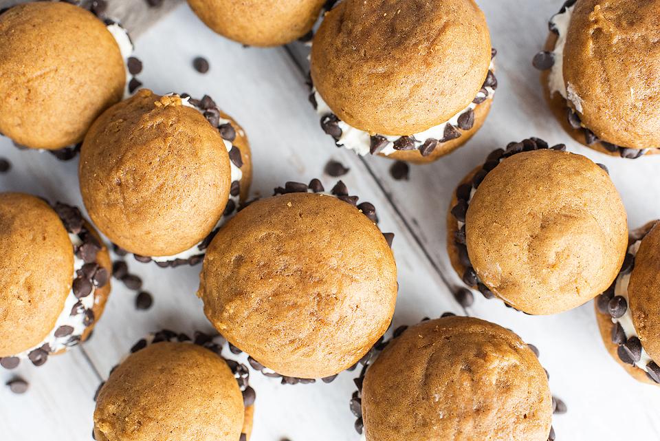 Food blogger, Bella Bucchiotti of xoxoBella, shares a recipe for pumpkin whoppie pies made with pumpkin pie filling. You will love this pumpkin spiced cookie recipe.