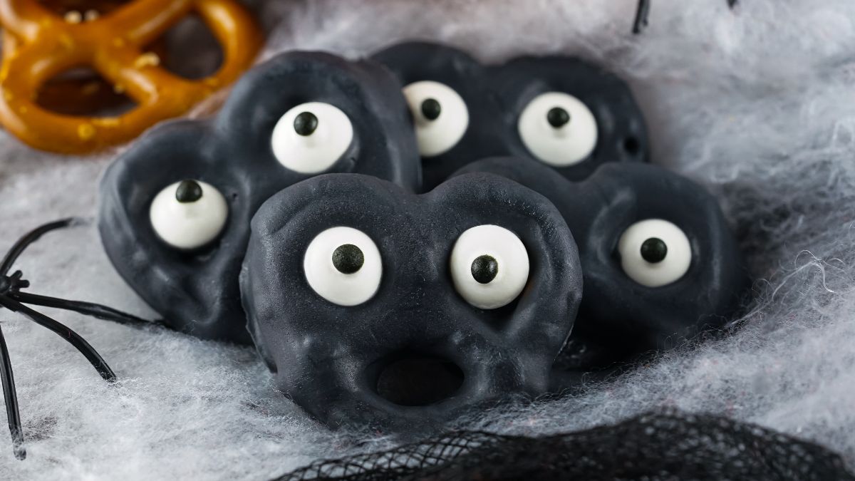 Halloween Monster Eye Pretzels 1