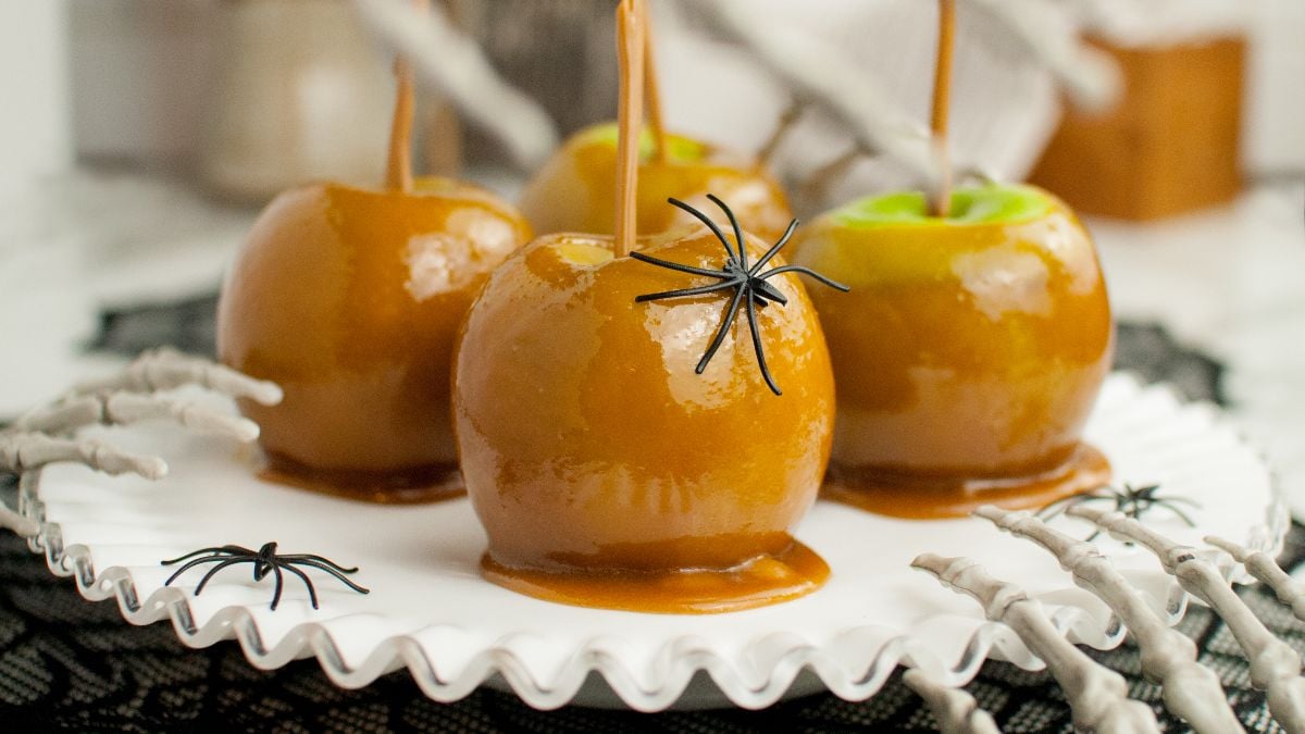 Homemade Caramel Apples - xoxoBella