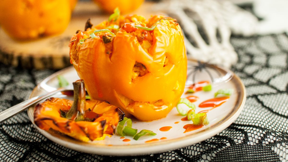 Jack-O-Lantern Stuffed Peppers - xoxoBella