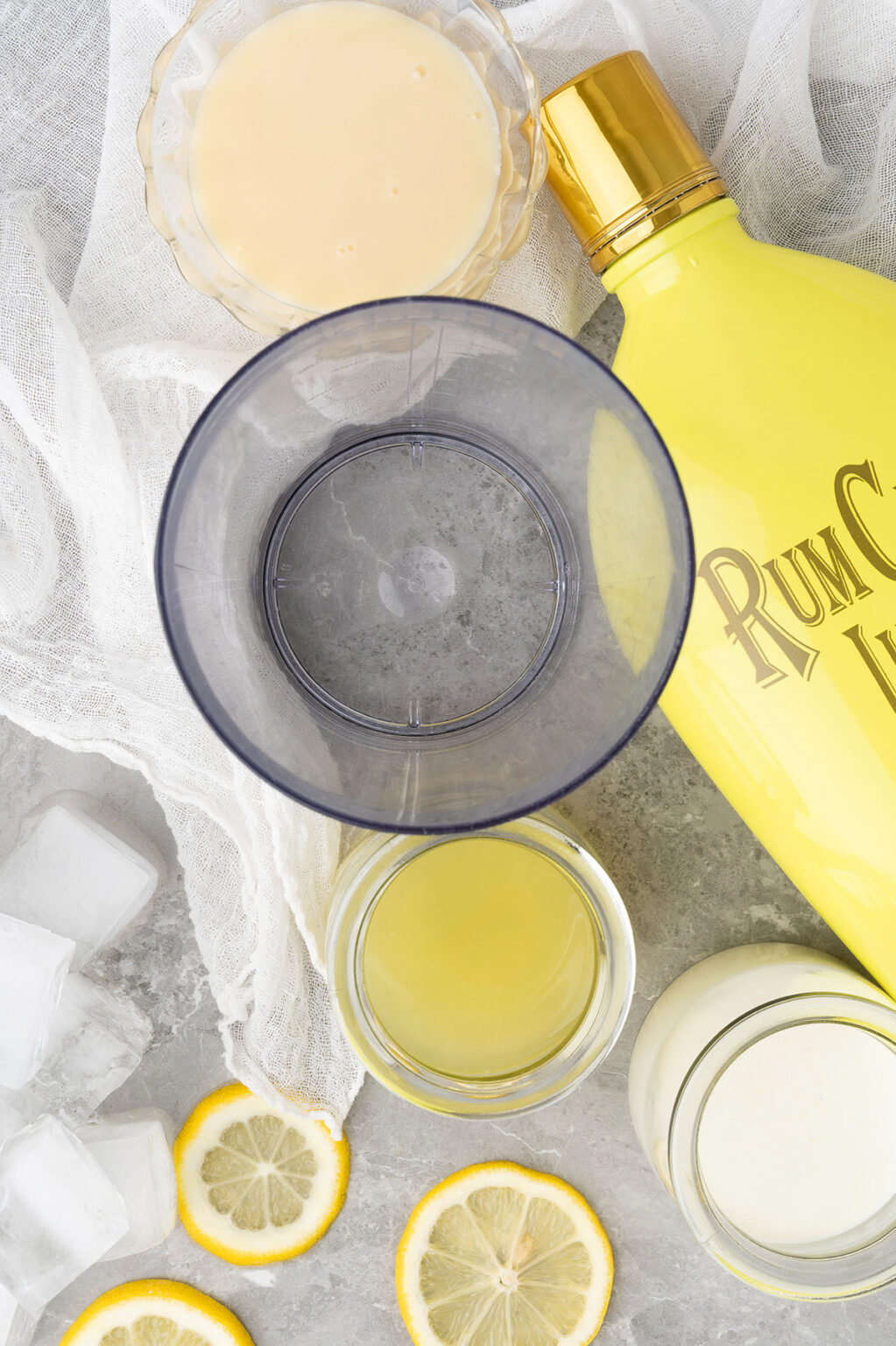 Rumchata Limón Boozy Whipped Lemonade xoxoBella