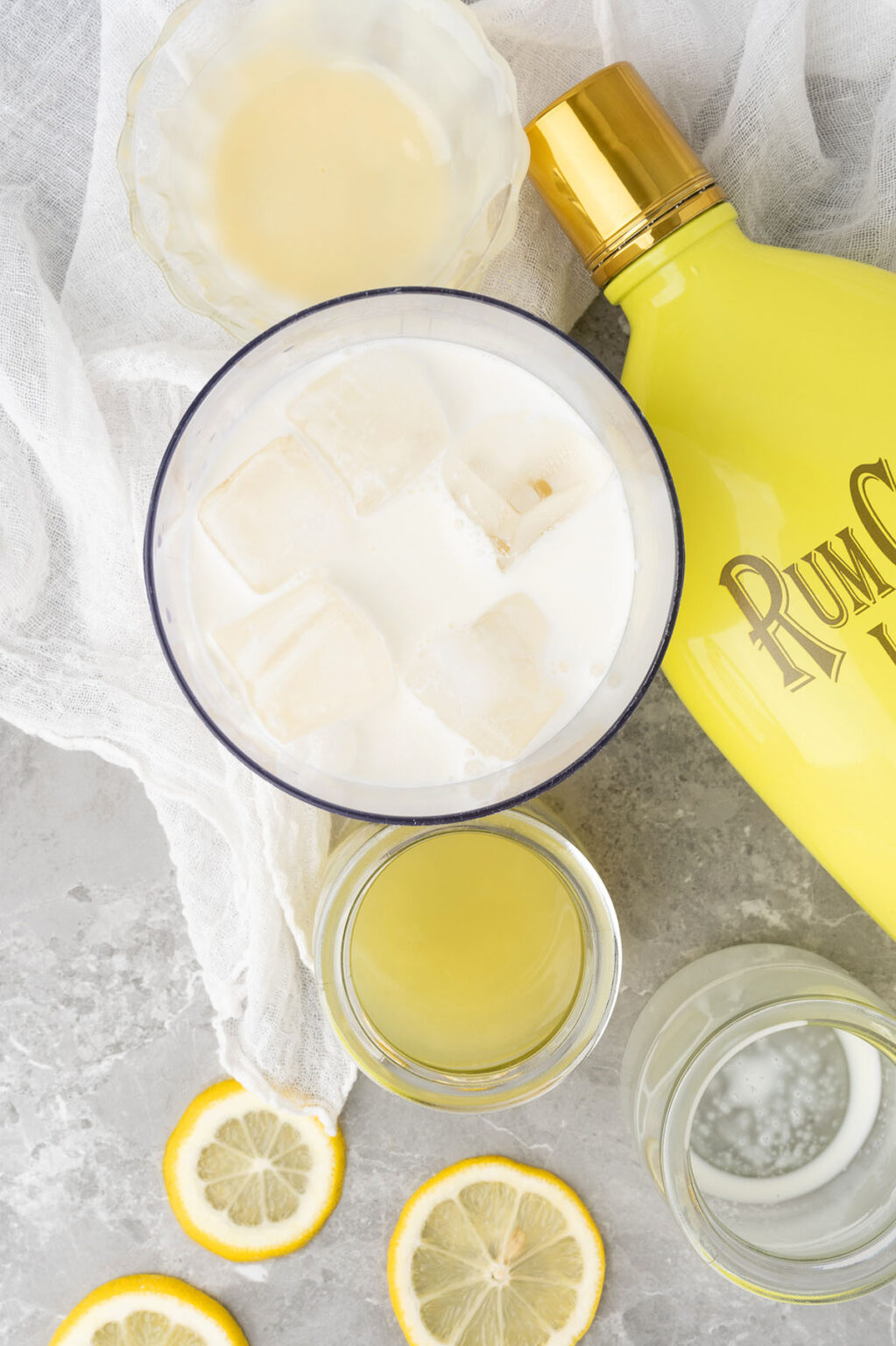 Rumchata Limón Boozy Whipped Lemonade xoxoBella