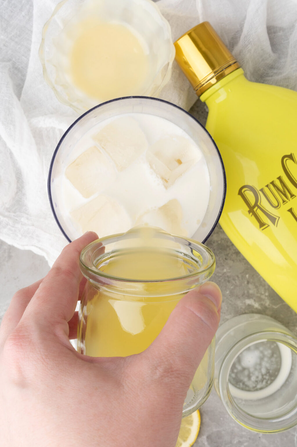 Rumchata Limón Boozy Whipped Lemonade xoxoBella