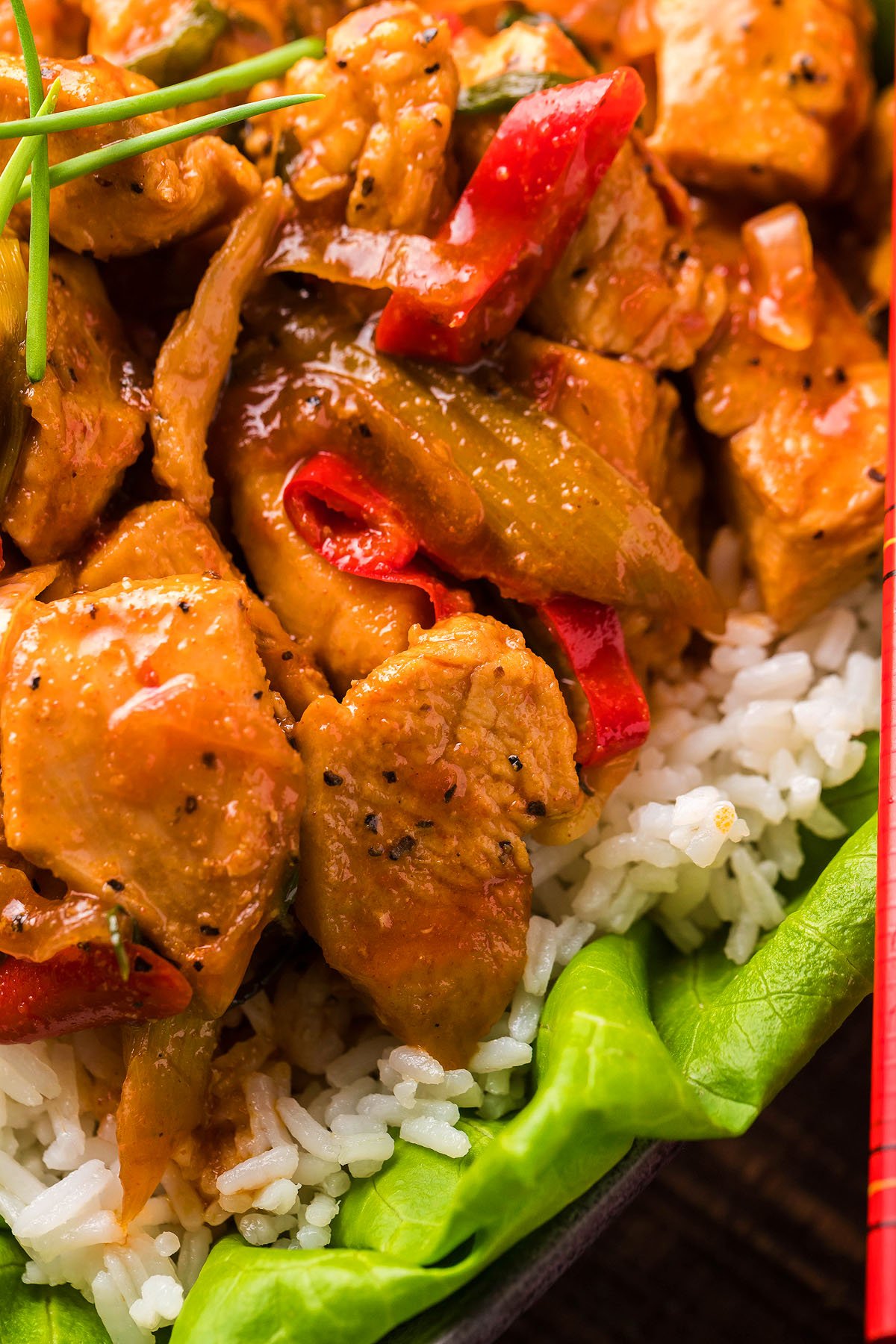 Food blogger, Bella Bucchiotti of xoxoBella, shares a recipe for Gochujang chicken. This Korean stir fry makes a quick 30 minute meal.