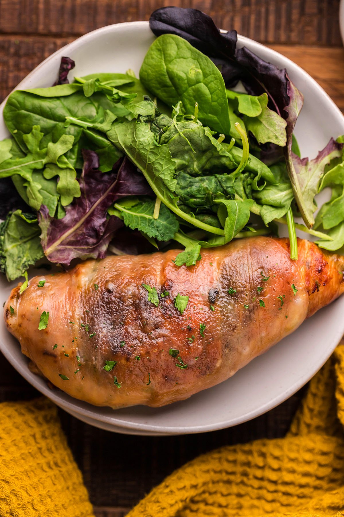 Food blogger, Bella Bucchiotti of xoxoBella, shares a recipe for chicken saltimbocca. This classic Italian dish is a dinner time hit!