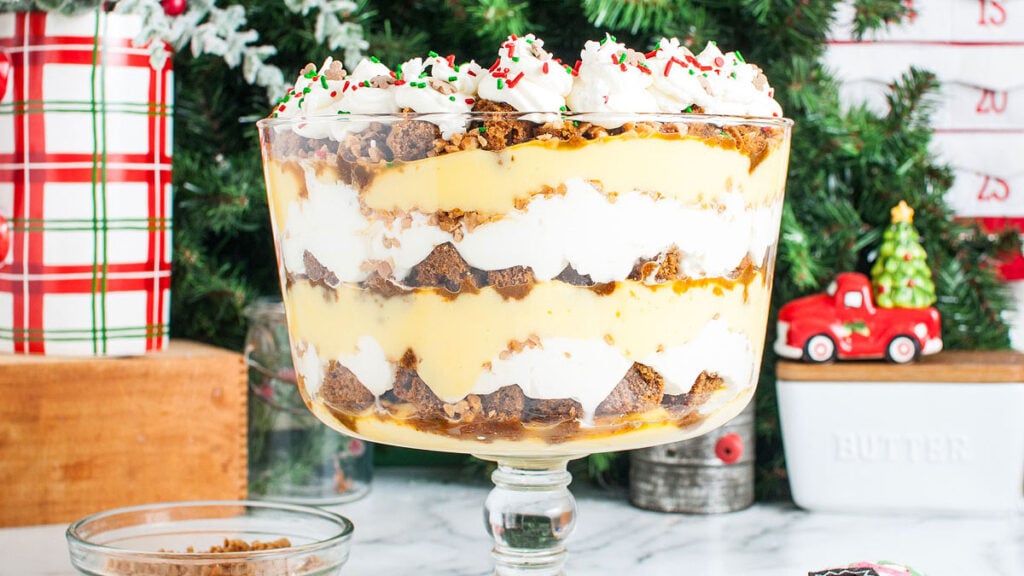 Food blogger, Bella Bucchiotti of xoxoBella, shares a recipe for a gingerbread trifle which is an easy Christmas dessert.