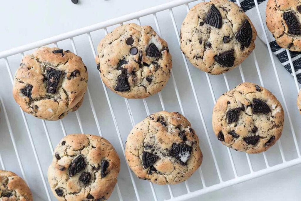 Cookie and cream cookies on a plate with oreos on top.