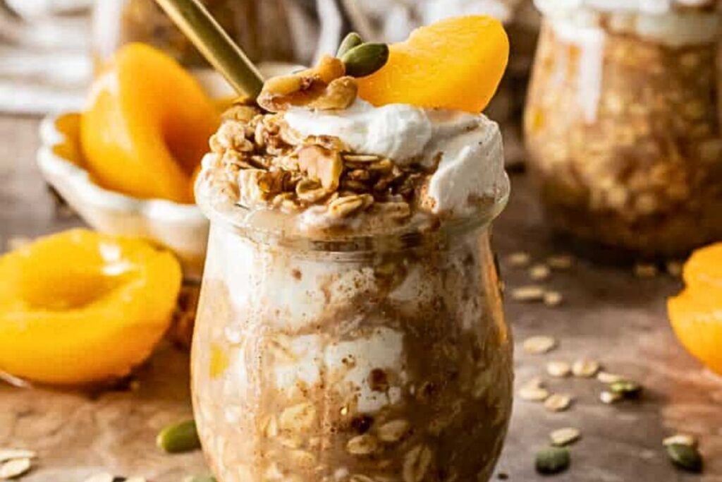 Small jars of overnight oats with peaches.