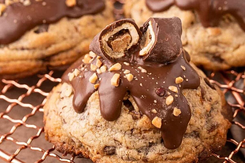 Chubby hubby cookies on a wire rack.