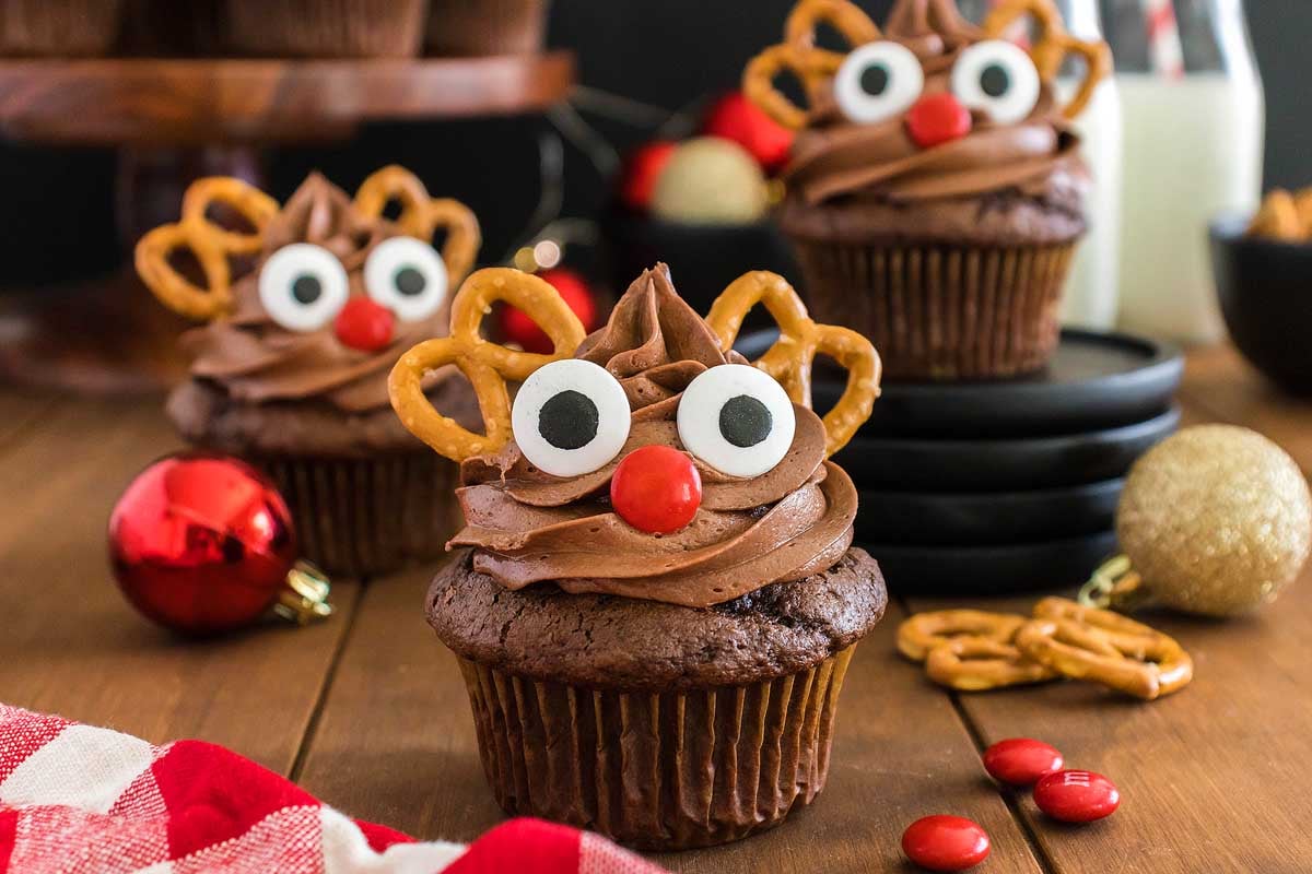 Christmas cupcakes decorated like reindeer, featuring chocolate and pretzels.