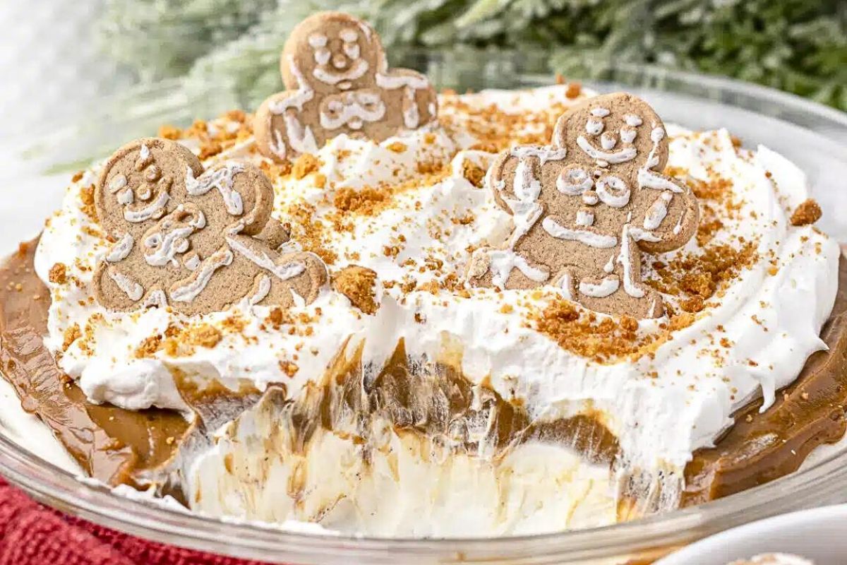 A dip that has layers of gingerbread flavour in the shape of a pie.