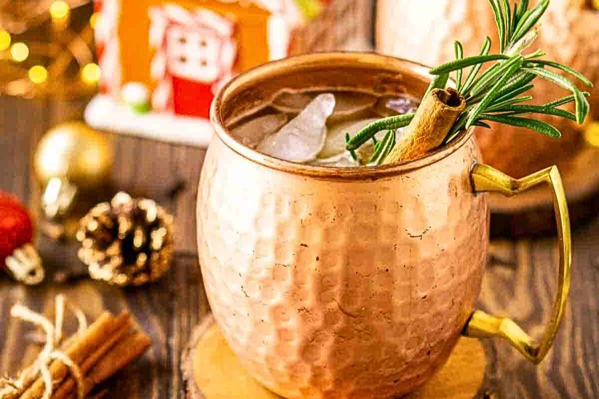 A moscow mule cup filled with a gingerbread cocktail.