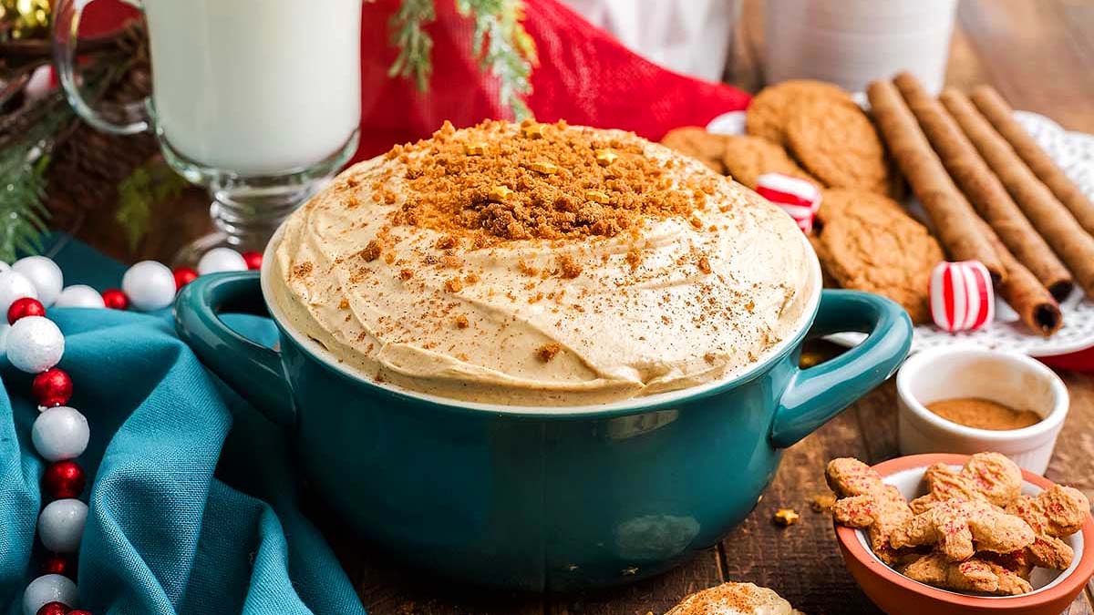 Gingerbread Cheesecake Dip xoxoBella