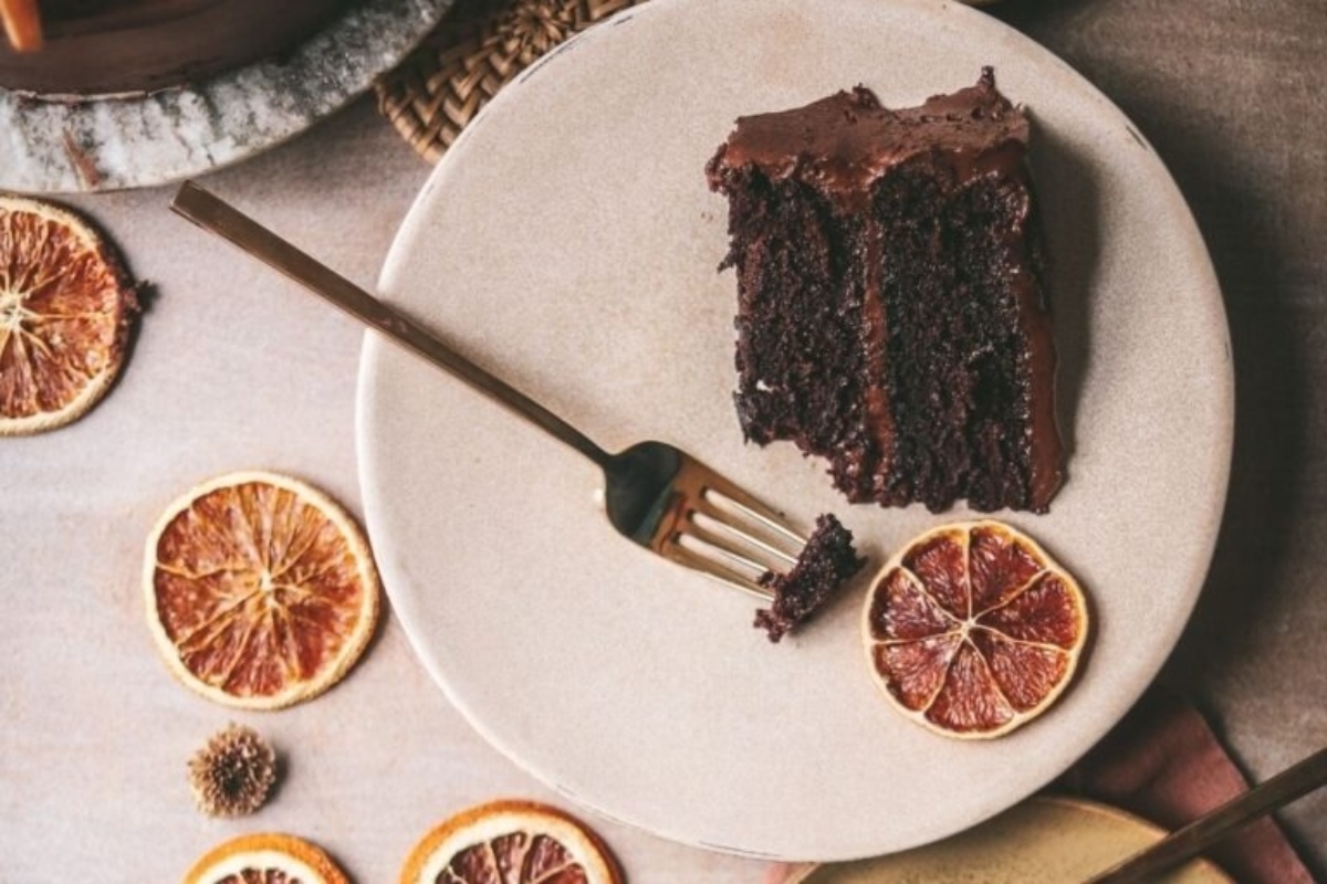 A piece of chocolate cake with slices of oranges.