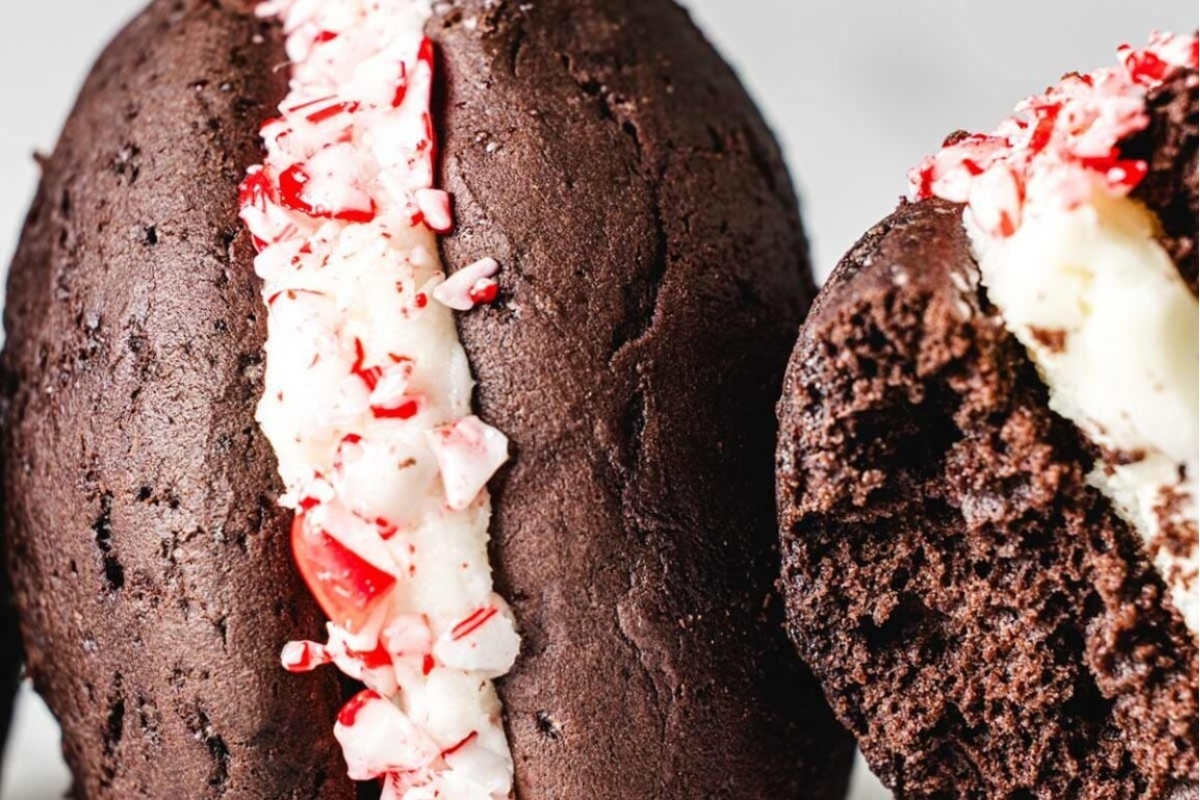 Peppermint cream-filled chocolate cookies with a refreshing peppermint icing.