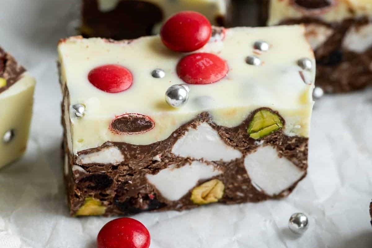 No bake chocolate pistachio fudge with a festive touch of pistachios. Perfect for indulging in during Christmas.