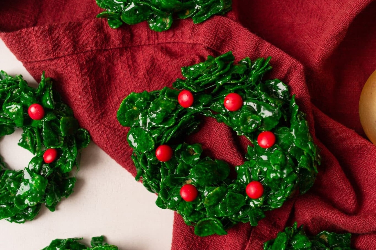 Cornflake Christmas Wreaths. Photo credit: Amanda's Cookin.