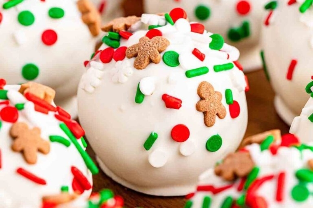 Christmas cookie balls with sprinkles and icing.