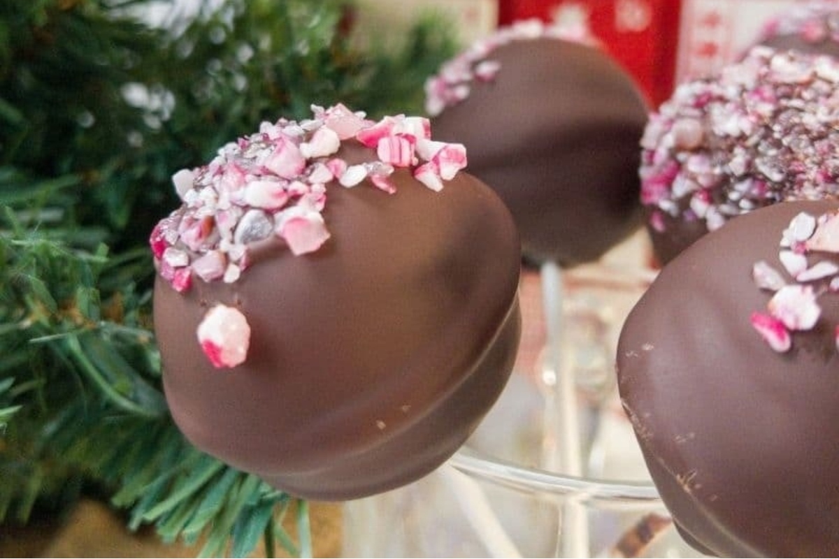 No bake chocolate peppermint cake pops with sprinkles, perfect for Christmas desserts.