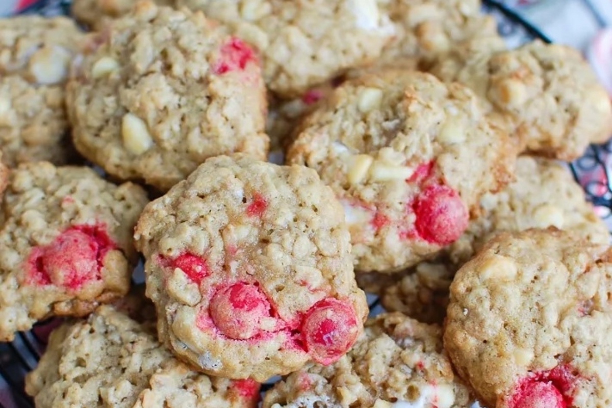 Peppermint red velvet oatmeal cookies.