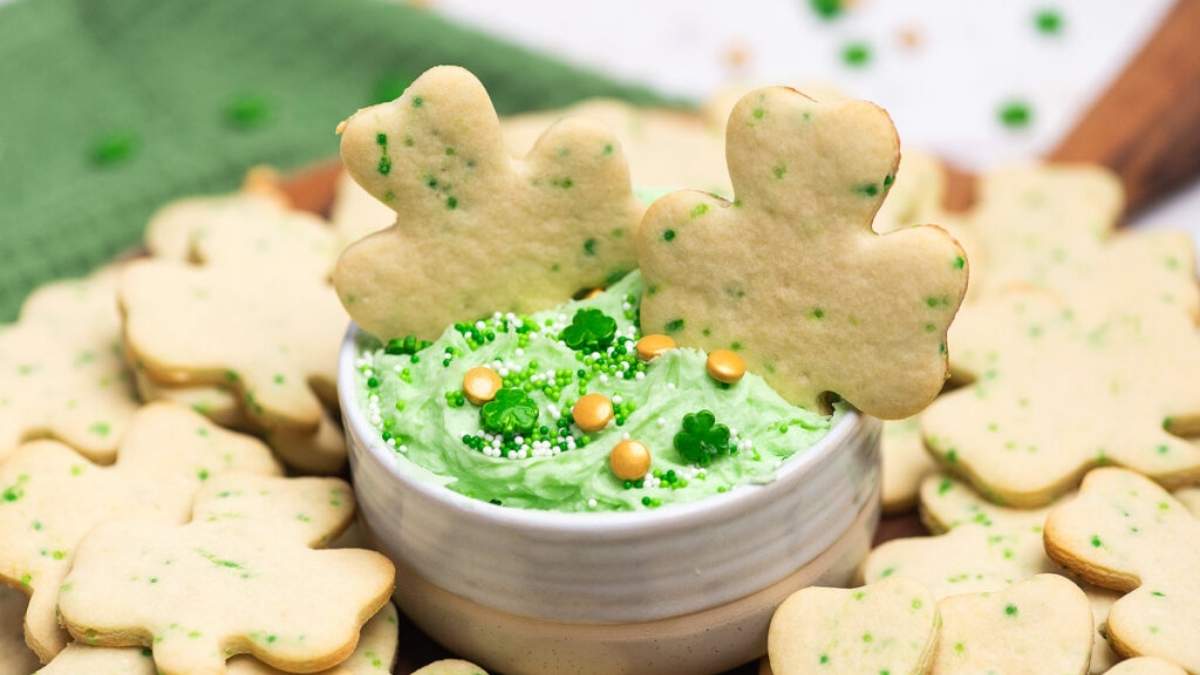 St patrick's day cookies with shamrock dip.