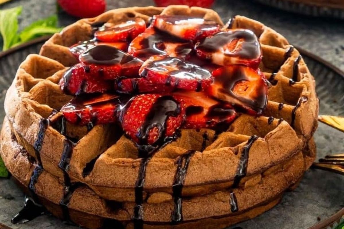         Indulge in a delicious breakfast treat with this mouthwatering recipe for chocolate waffles. These delectable waffles are made with rich cocoa powder and topped with fresh strawberries for a burst