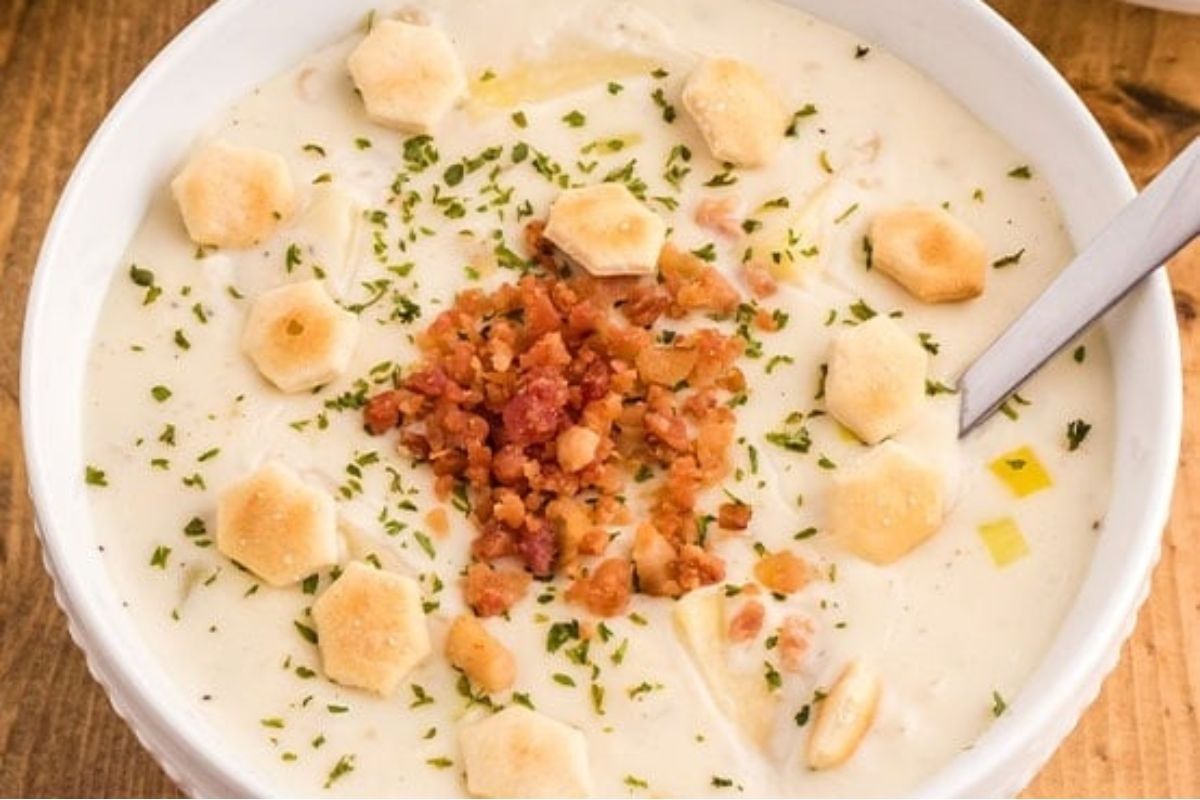 A recipe for chowder with bacon and croutons.