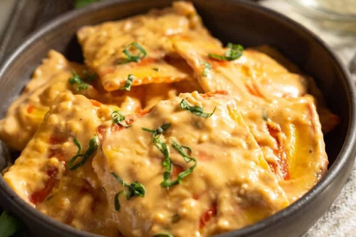 Ravioli pasta in a black bowl.