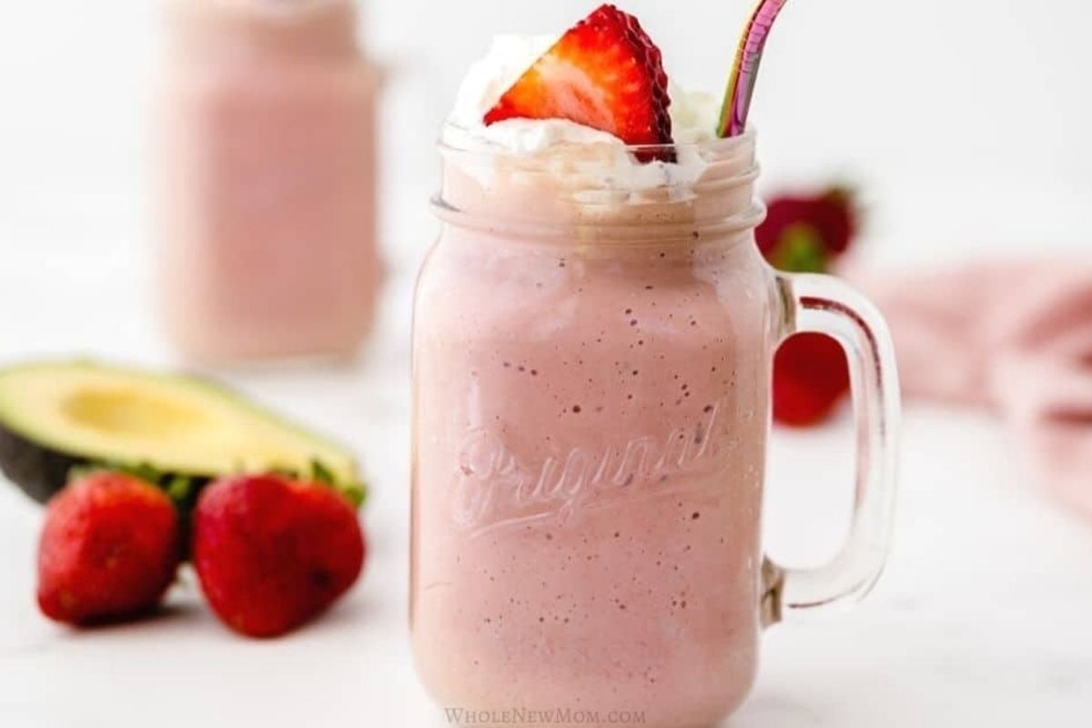Strawberry avocado smoothie in a mason jar, perfect for pinwheel recipes.