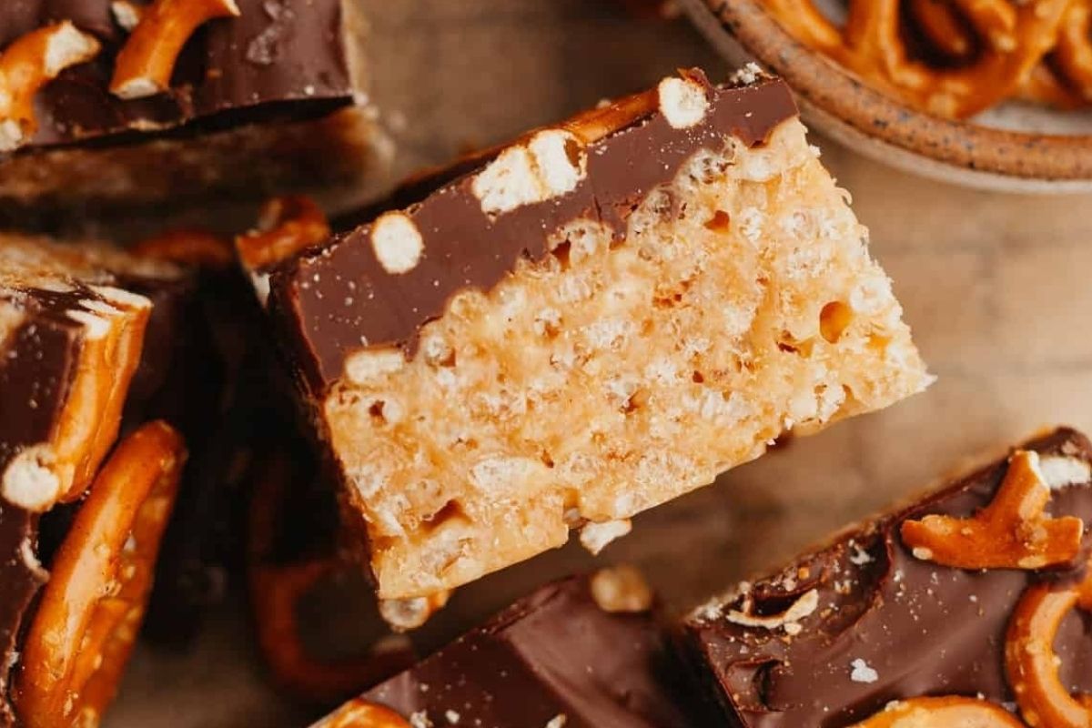 Peanut butter bars with chocolate and pretzels.