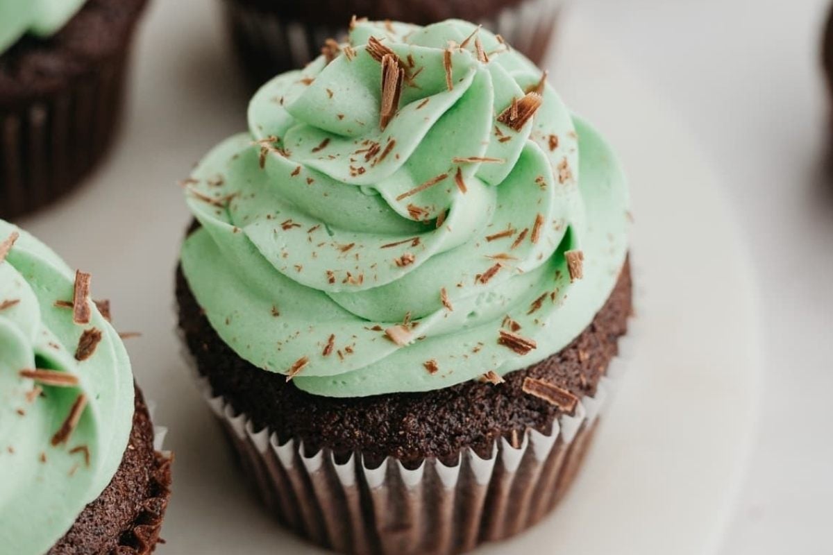 Indulge in delicious chocolate cupcakes with a hint of green mint frosting and topped with rich chocolate sprinkles.