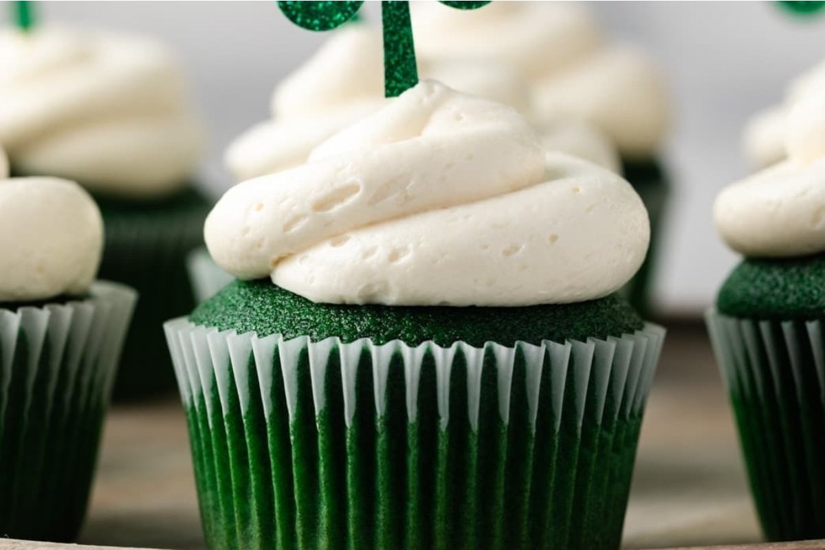 St Patrick's day sweet treats with green frosting and shamrocks.