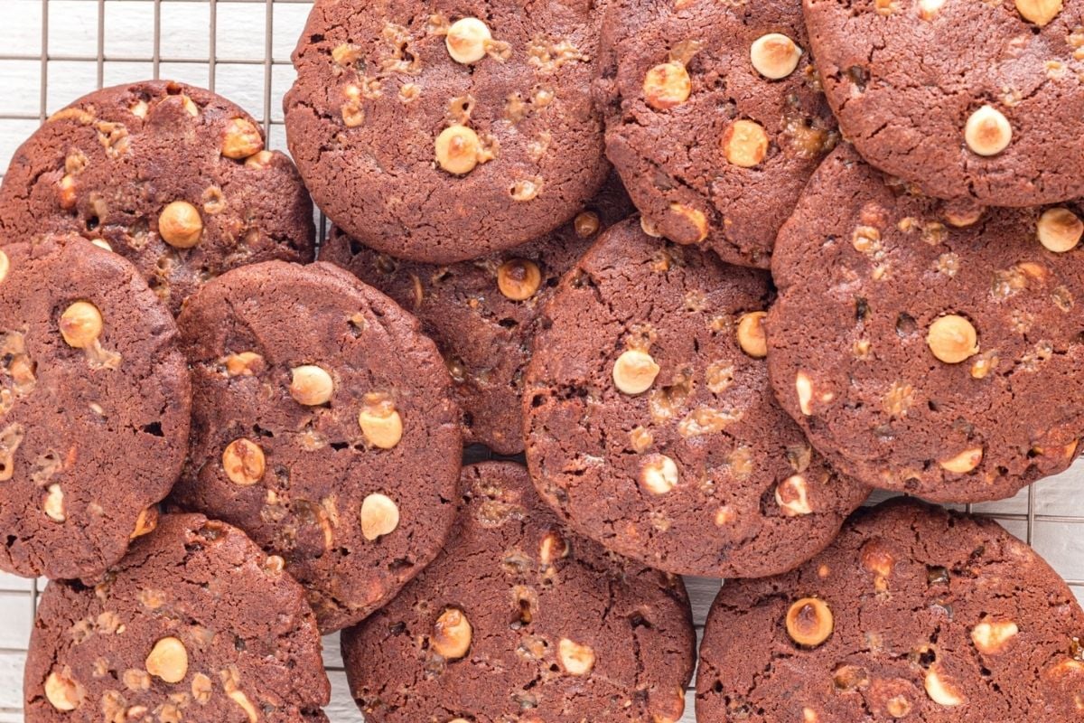 Freshly baked chocolate chip cookie recipes cooling on a wire rack.