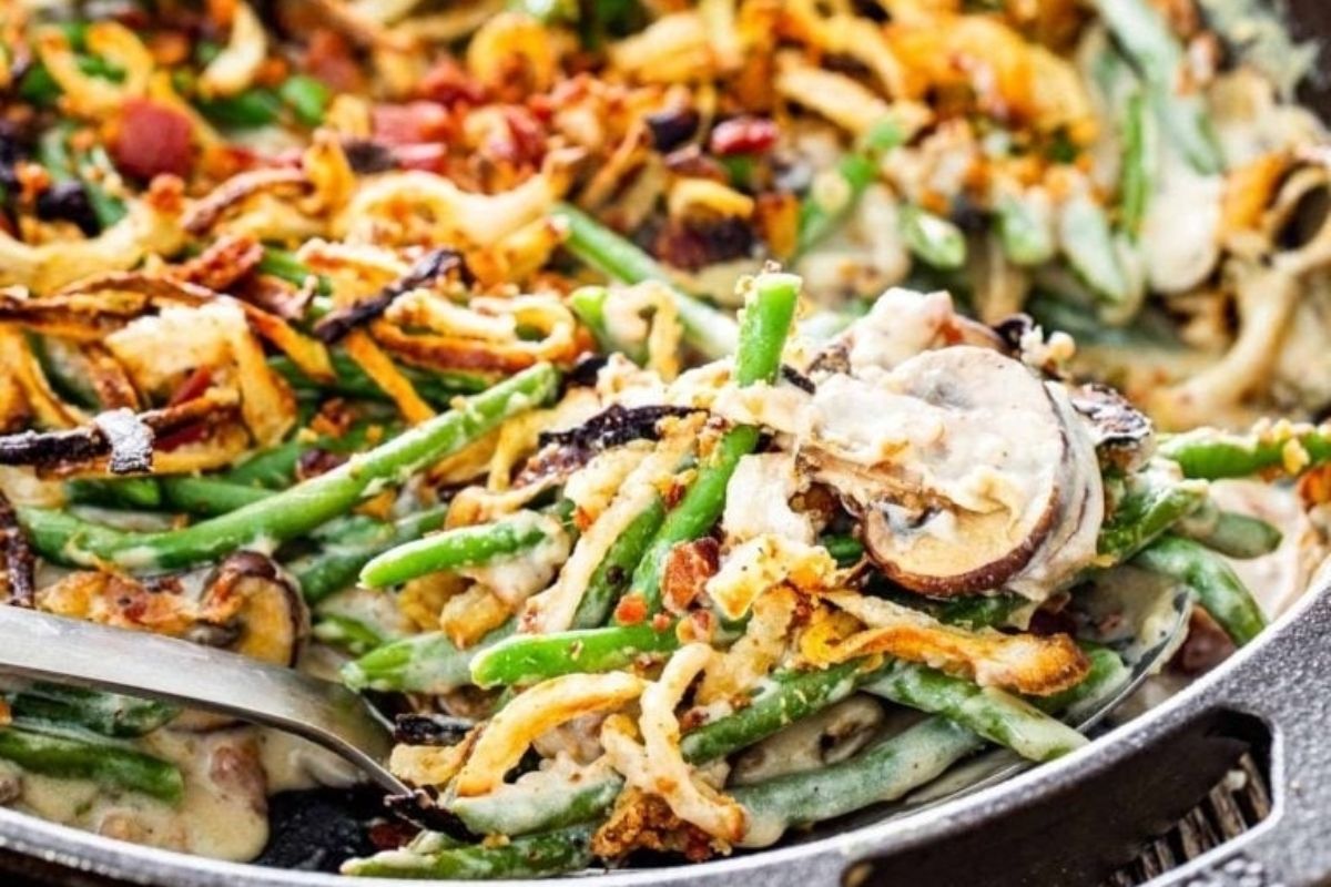 Green beans and mushrooms in a spring skillet.