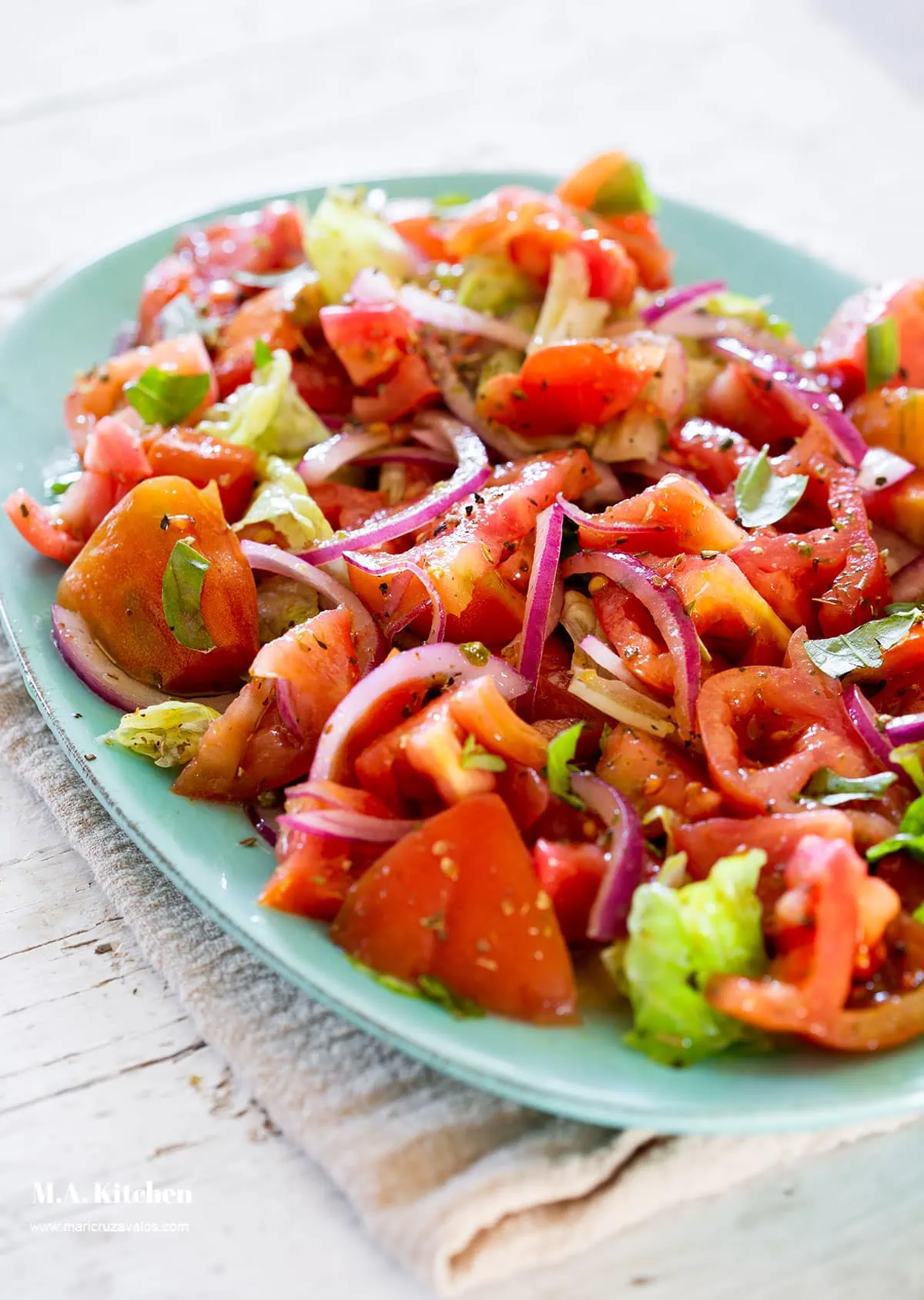 Insalata di pomodori (tomato salad) in a serving plate.