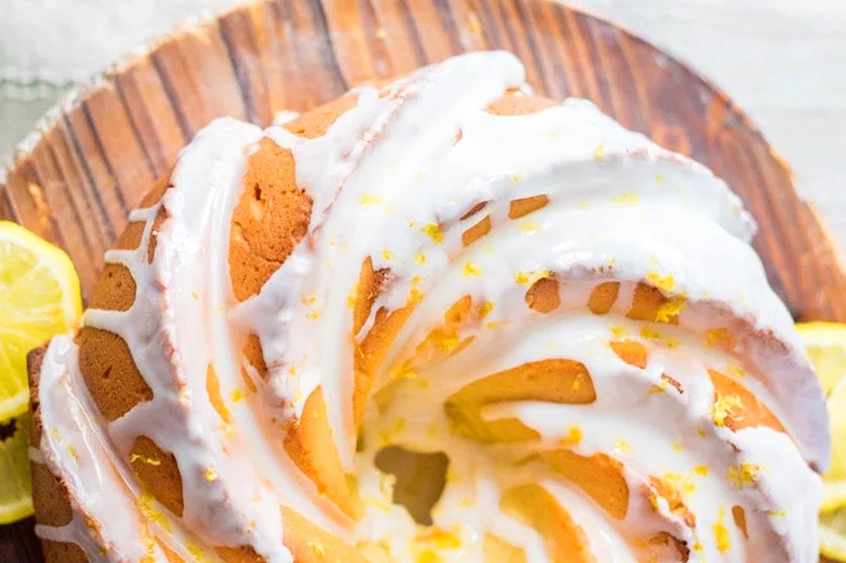 Lemon Bundt Cake With Cream Cheese. 