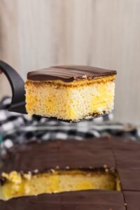 Boston Cream Poke Cake - xoxoBella